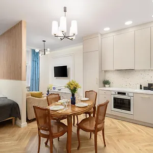 Apartment Quiet On The Main Square, 2 Bathrooms, Wroclaw